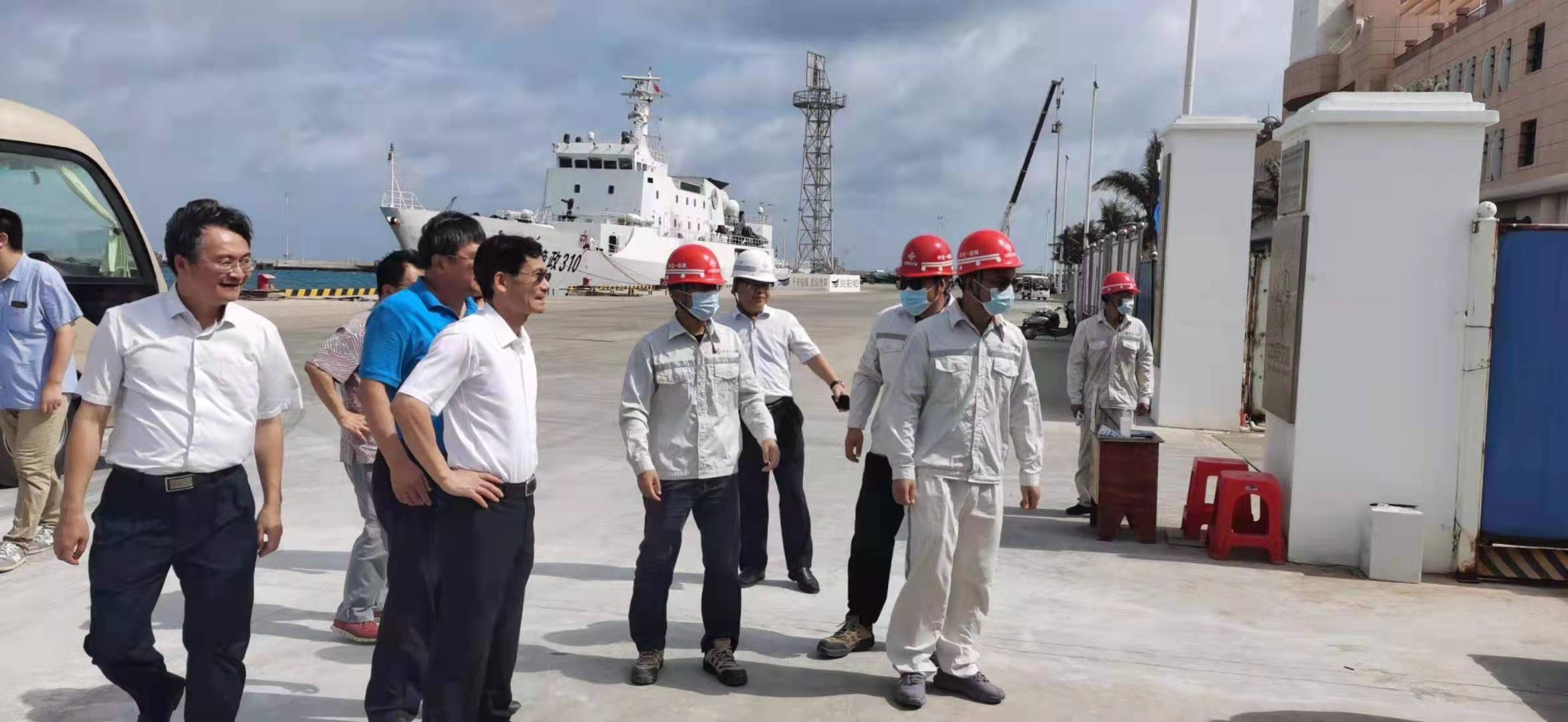 海南省省委常委、常務副省長沈丹陽蒞臨馳大建筑工程有限公司承接的三沙主權(quán)廣場調(diào)研指導